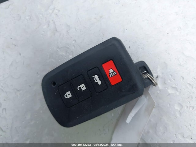 Toyota Rav4 Xle 2018 JTMRFREV2JD256505 Image 11