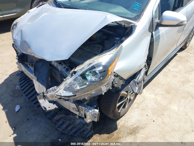 Toyota Prius C One 2018 JTDKDTB34J1614440 Image 6