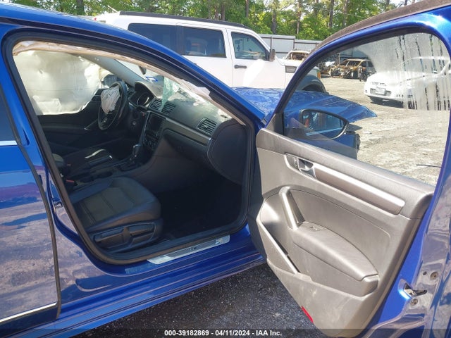 1VWDT7A39HC009006 Volkswagen Passat 1.8t R-line
