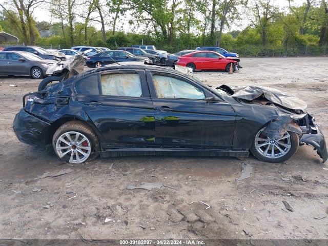 BMW 320i Xdrive 2018 WBA8E5G51JNV03394 Image 12