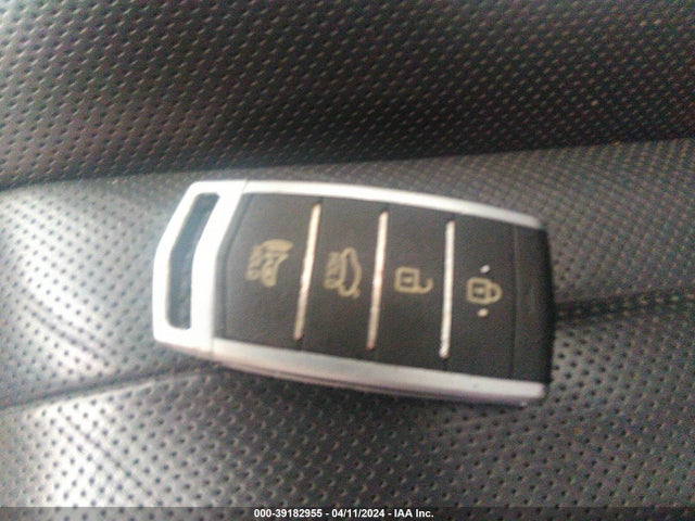 Genesis G80 5.0 Ultimate 2017 KMHGN4JF4HU200230 Image 11