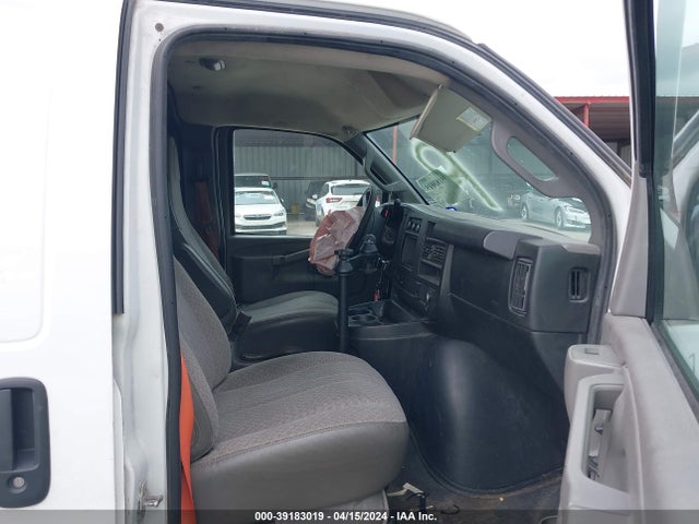 Chevrolet Express 2500 Work Van 2017 1GCWGAF15H1218372 Image 5