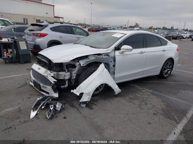 Ford Fusion Hybrid Titanium 2019 3FA6P0RU1KR181243 Image 2