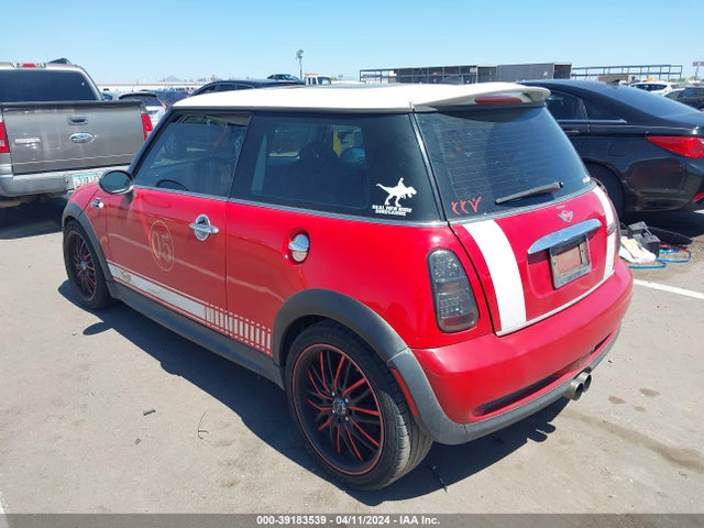 2005 MINI COOPER S WMWRE33465TD94425 Photo 2