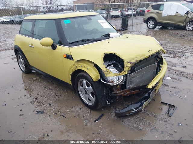 2010 MINI COOPER WMWMF3C51ATZ26347 Photo 0