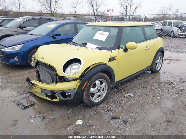 2010 MINI COOPER WMWMF3C51ATZ26347 Photo 1