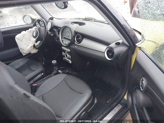 2010 MINI COOPER WMWMF3C51ATZ26347 Photo 4