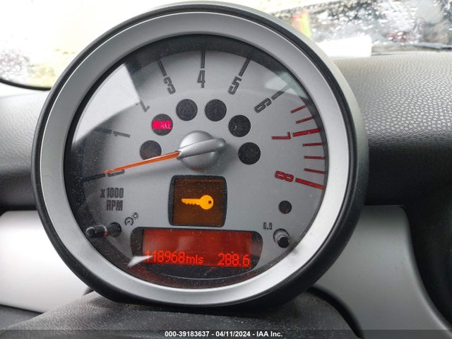 2010 MINI COOPER WMWMF3C51ATZ26347 Photo 6