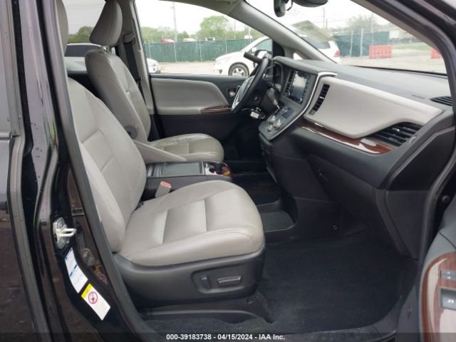 5TDDZ3DC0KS216198 Toyota Sienna Limited 7 Passenger