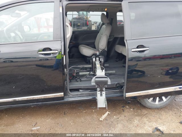 5TDDZ3DC0KS216198 Toyota Sienna Limited 7 Passenger