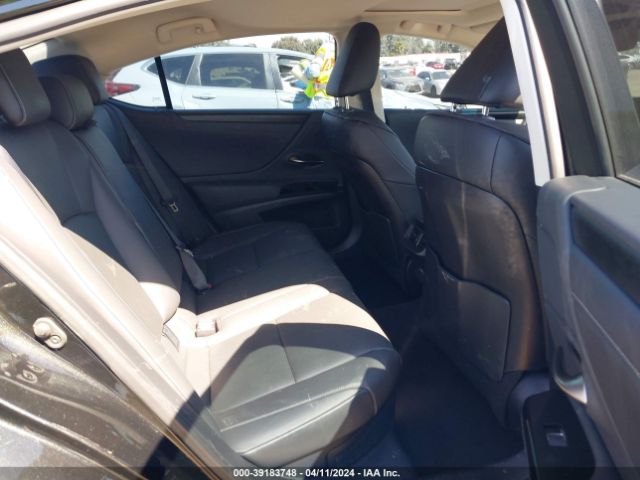 58ADA1C17RU038649 Lexus ES 300H
