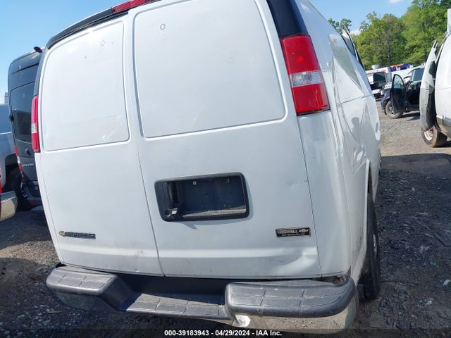 Chevrolet Express 2500 Work Van 2018 1GCWGBFP6J1339959 Image 16