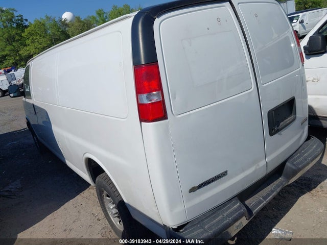 Chevrolet Express 2500 Work Van 2018 1GCWGBFP6J1339959 Image 3
