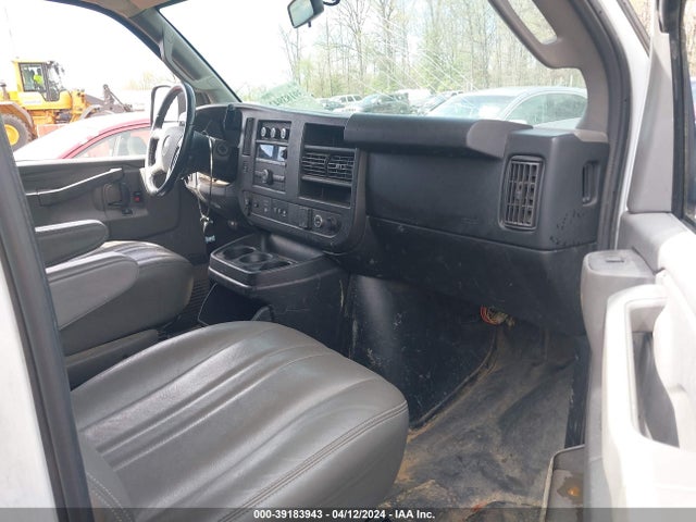 Chevrolet Express 2500 Work Van 2018 1GCWGBFP6J1339959 Image 5