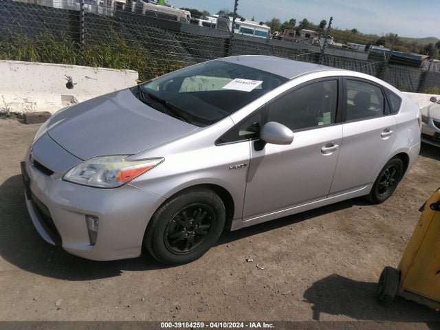 Toyota Prius Two 2015 JTDKN3DU5F0476553 Image 2