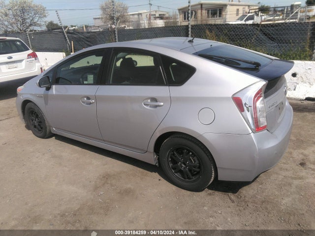 Toyota Prius Two 2015 JTDKN3DU5F0476553 Image 3
