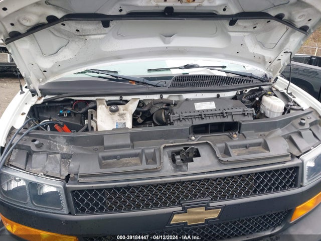 Chevrolet Express 2500 Work Van 2018 1GCWGAFPXJ1344835 Image 10
