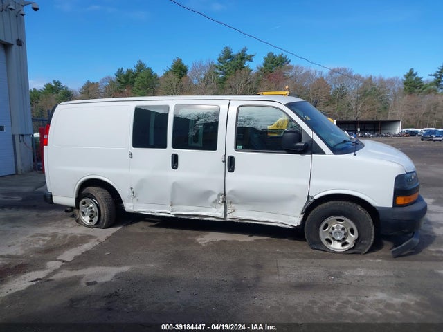 Chevrolet Express 2500 Work Van 2018 1GCWGAFPXJ1344835 Image 13