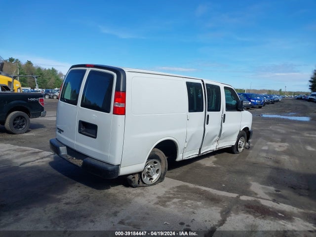 Chevrolet Express 2500 Work Van 2018 1GCWGAFPXJ1344835 Image 4