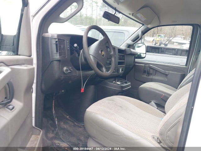 Chevrolet Express 2500 Work Van 2018 1GCWGAFPXJ1344835 Image 5