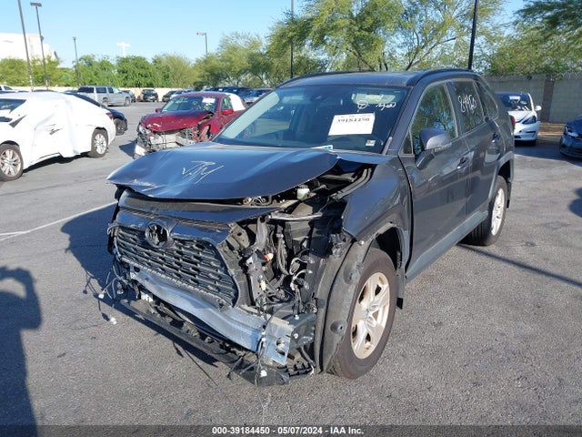 Toyota Rav4 Xle 2019 JTMW1RFV3KJ012395 Image 2