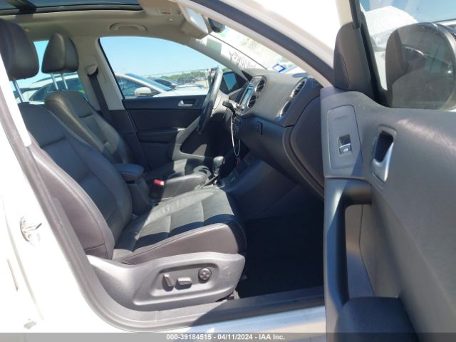WVGUV7AX5HK023308 Volkswagen Tiguan 2.0t Sport