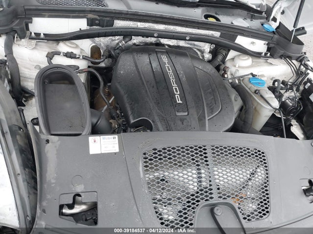 2018 PORSCHE MACAN WP1AA2A55JLB01931 Photo 9