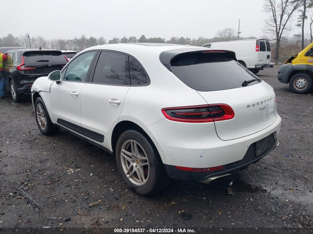 2018 PORSCHE MACAN WP1AA2A55JLB01931 Photo 2
