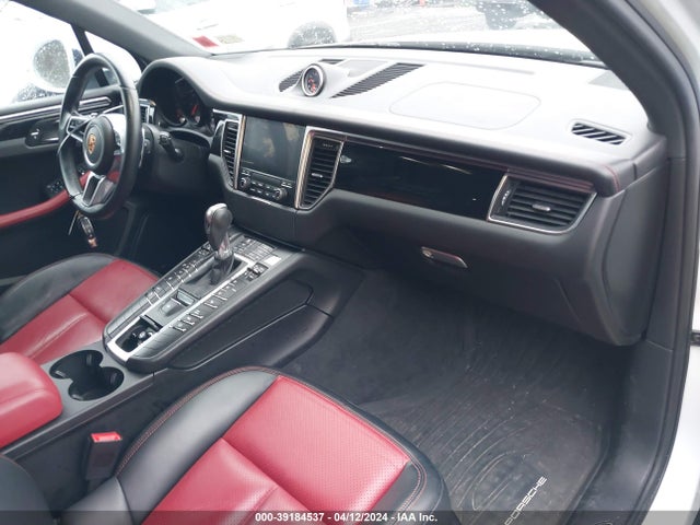 2018 PORSCHE MACAN WP1AA2A55JLB01931 Photo 4