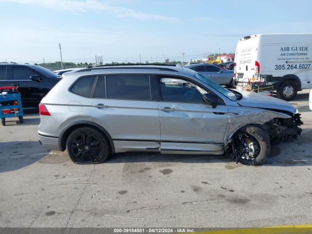 3VV8B7AX9NM061774 Volkswagen Tiguan 2.0t Se R-line Black