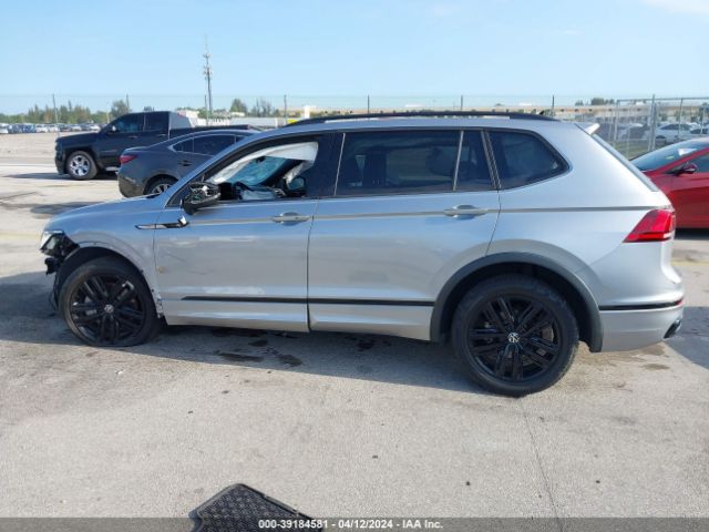3VV8B7AX9NM061774 Volkswagen Tiguan 2.0t Se R-line Black