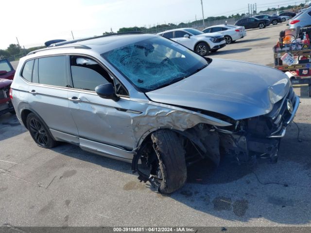 3VV8B7AX9NM061774 Volkswagen Tiguan 2.0t Se R-line Black