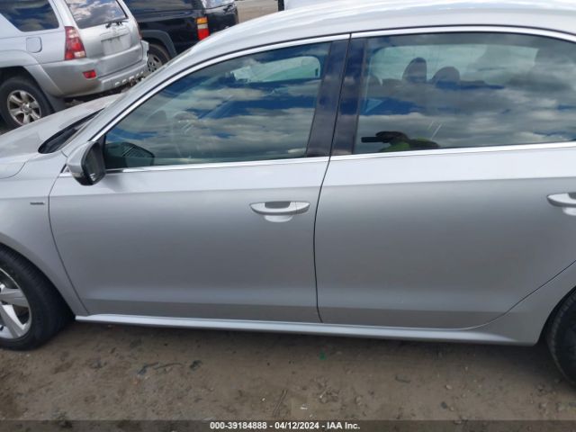 1VWAT7A30EC028011 Volkswagen Passat 1.8t Wolfsburg Edition