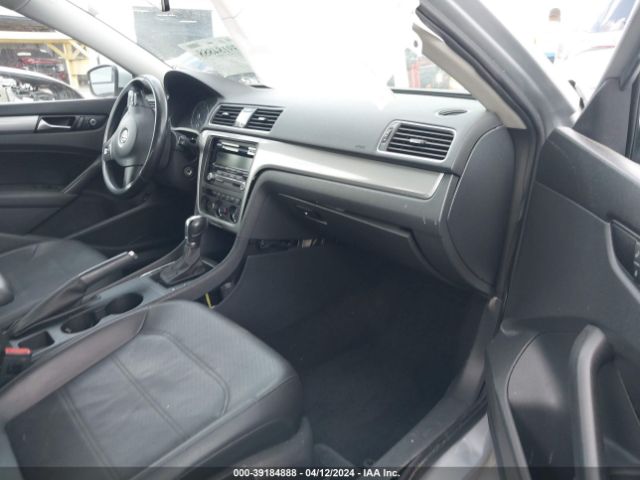 1VWAT7A30EC028011 Volkswagen Passat 1.8t Wolfsburg Edition