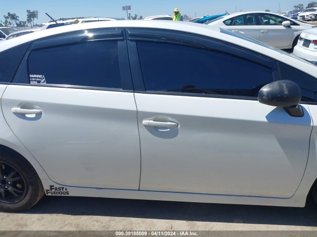 Toyota Prius Three 2015 JTDKN3DU0F1913367 Image 14