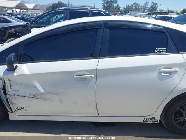 Toyota Prius Three 2015 JTDKN3DU0F1913367 Image 15