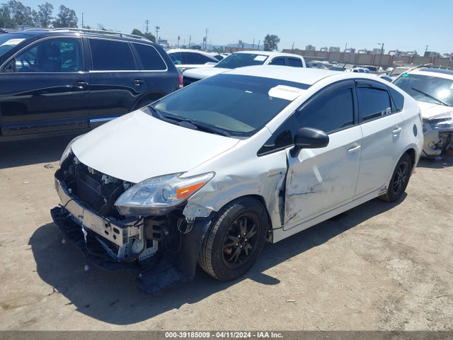 Toyota Prius Three 2015 JTDKN3DU0F1913367 Image 2