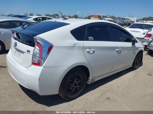Toyota Prius Three 2015 JTDKN3DU0F1913367 Image 4