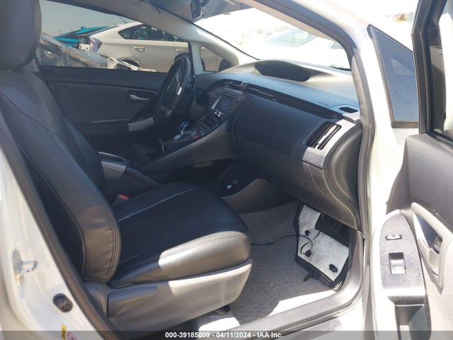 Toyota Prius Three 2015 JTDKN3DU0F1913367 Image 5