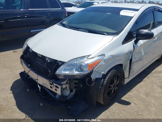 Toyota Prius Three 2015 JTDKN3DU0F1913367 Image 6