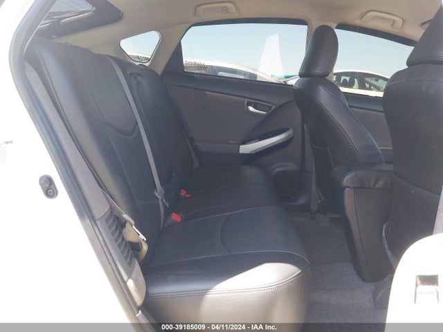 Toyota Prius Three 2015 JTDKN3DU0F1913367 Image 8
