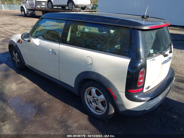 2011 MINI COOPER CLUBMAN WMWZF3C51BT188900 Photo 2