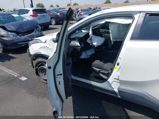 Toyota C-HR LE 2019 JTNKHMBX1K1051938 Image 5