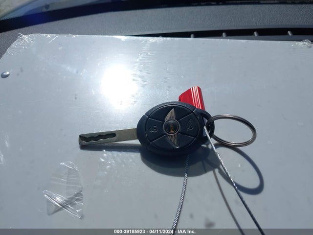 2006 MINI COOPER S WMWRE335X6TJ37680 Photo 10