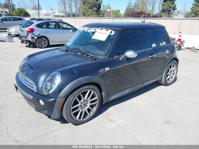 2006 MINI COOPER S WMWRE335X6TJ37680 Photo 1