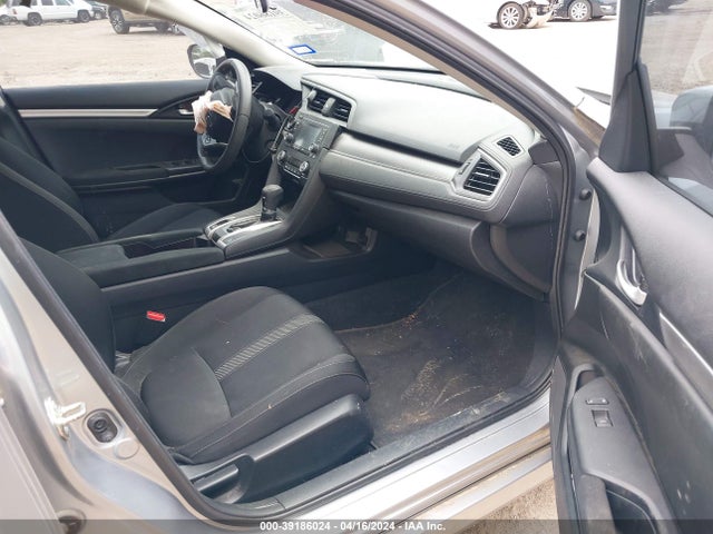 Honda Civic Lx 2018 2HGFC2F53JH581895 Image 5