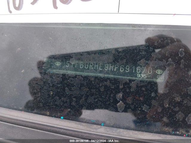 Toyota COROLLA SE 2017 5YFBURHE8HP691670 Image 9