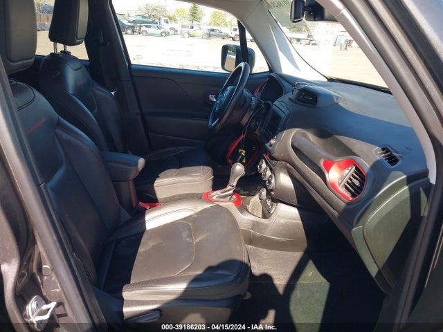 ZACCJBCBXHPF27813 Jeep Renegade Trailhawk 4x4