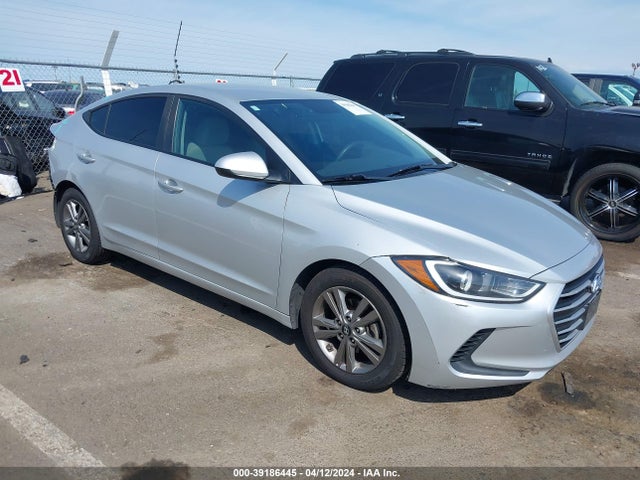 2018 5NPD84LF5JH256205 main image