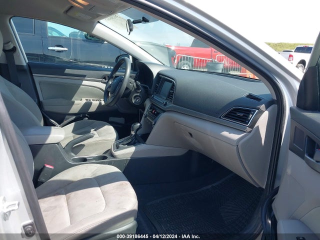 Hyundai ELANTRA SEL 2018 5NPD84LF5JH256205 Image 5